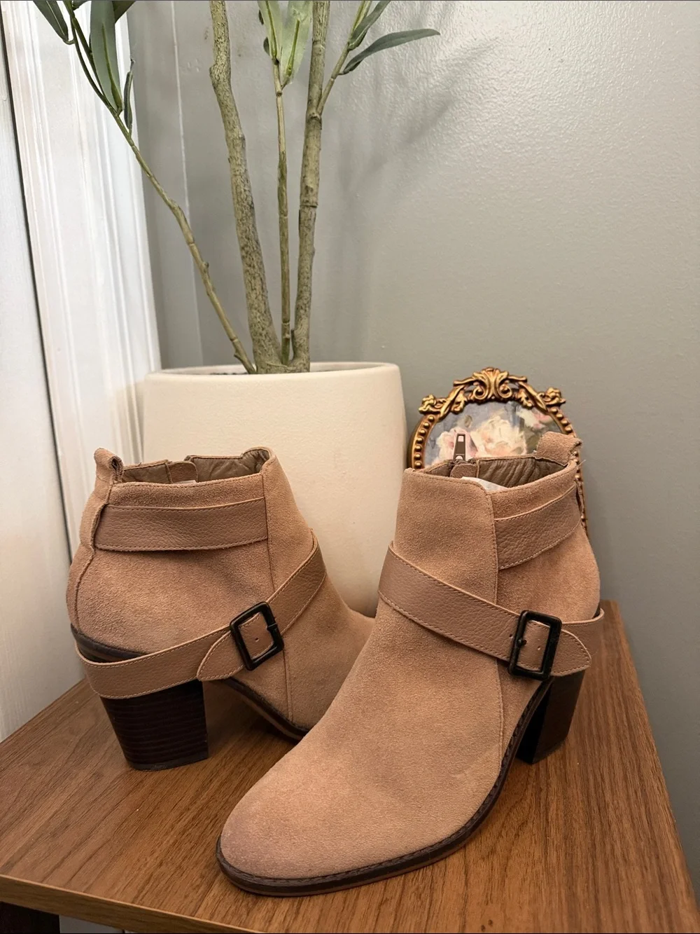 Kelsi Dagger Brooklyn Tan Suede Harness Buckle Ankle Boots Booties Size 8